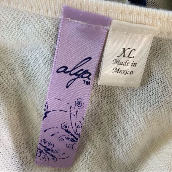 Alya Francesca’s tie back knit top - Picture 5 of 6